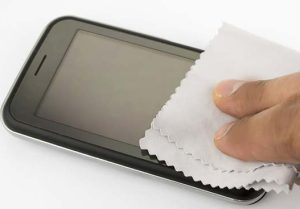 Cep Telefonları Nasıl Temizlenmeli?